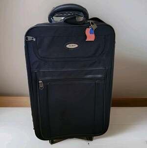 Made In Italy Suitcase Rolling Luggage Travel Carry On Extended Handle Expands